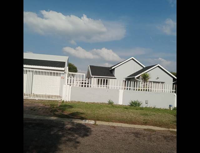 3 BEDROOM HOUSE FOR SALE IN FREEWAY PARK